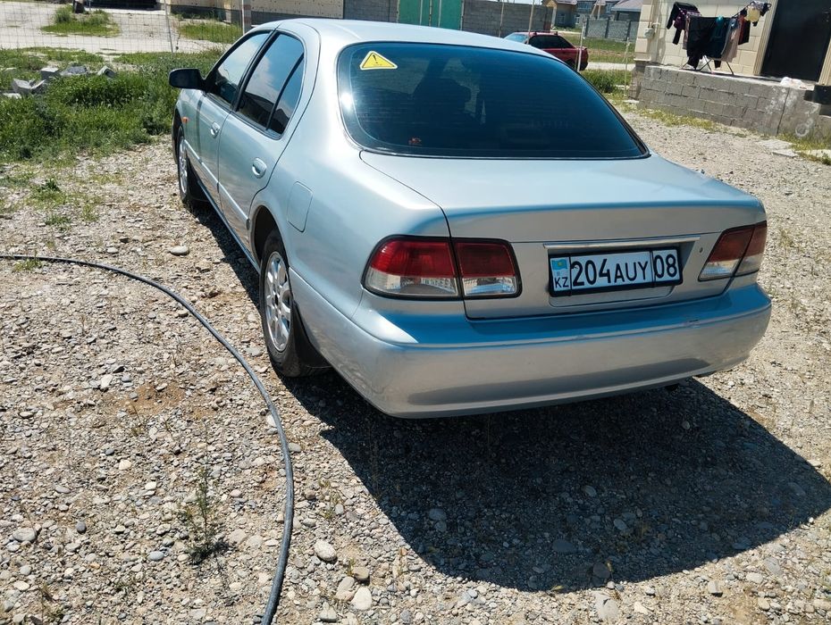 Авто машина Ниссан максима