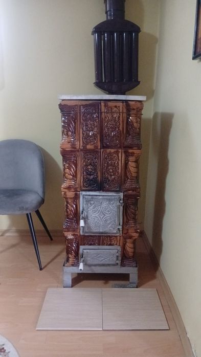 Sobă pe lemne pe suport metalic