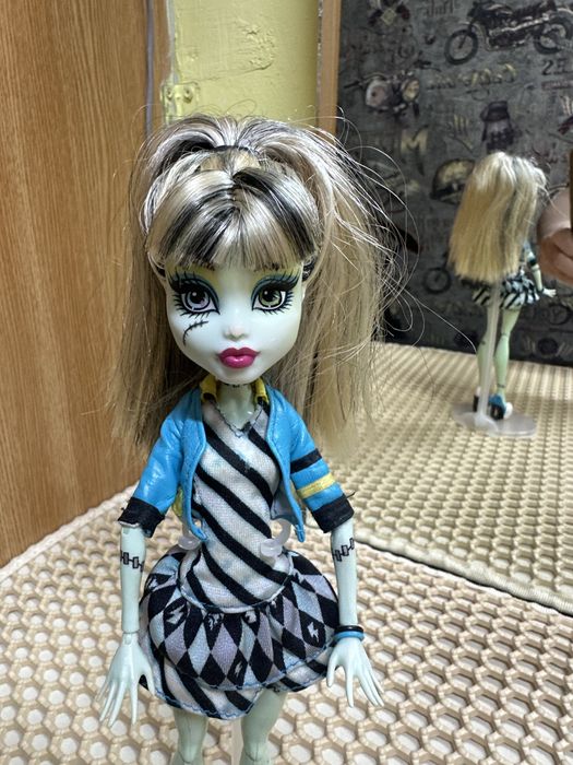 Продам  куклу монстр  хай!