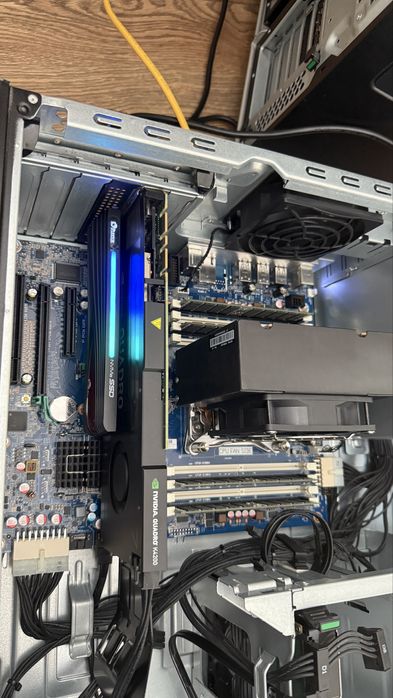 Workstation HP z440 (Xeon E5-1650 v3, 64 GB RAM, K4200)