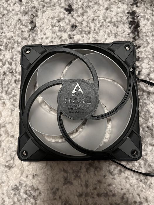 Vând set de 2 ventilatoare ARCTIC P12