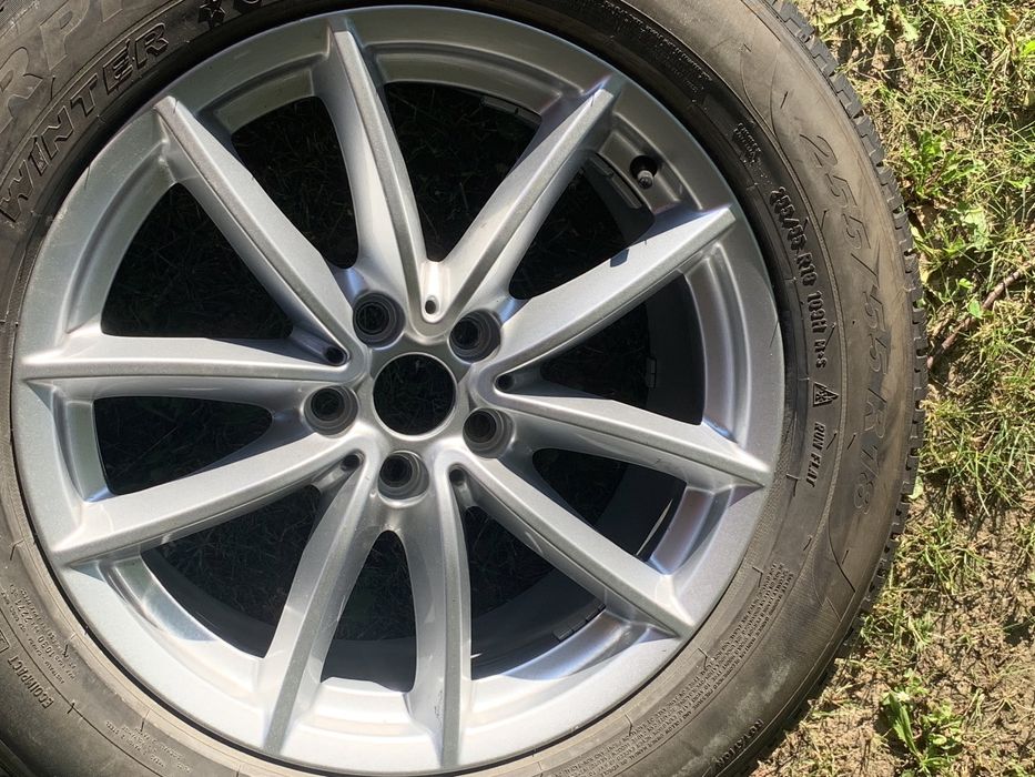 Jante noi cu tot cu cauciucuri de iarna Pirelli