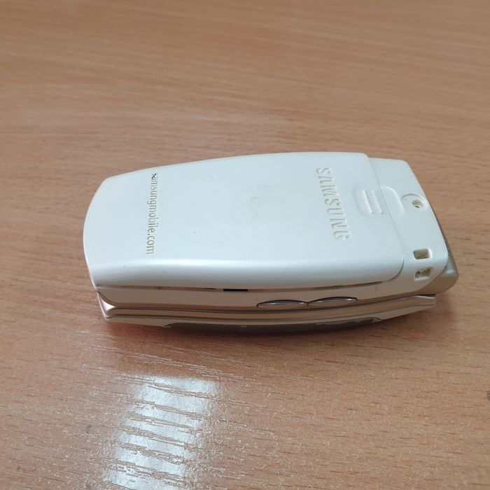 Самсунг кнопочный Е-500 ретро