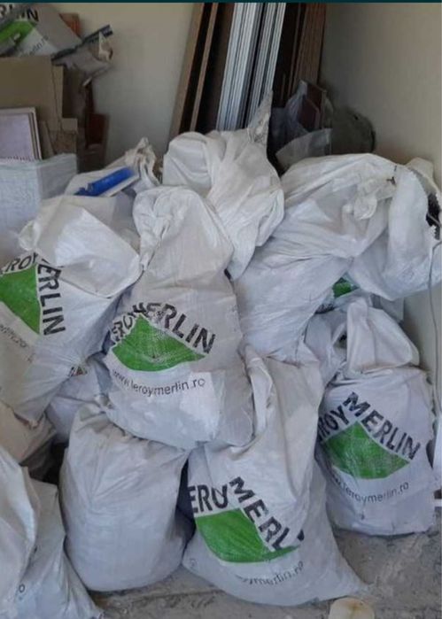 Efectuez debarasări mobila veche case apartamente subsol car moloz