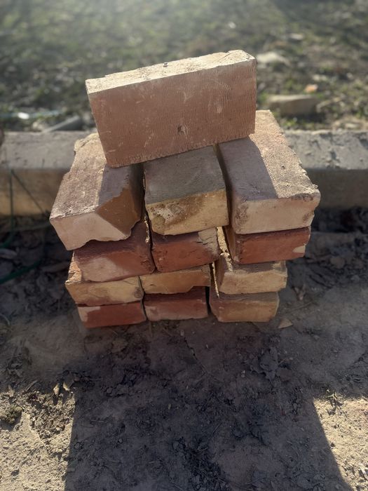 Красный кирпич