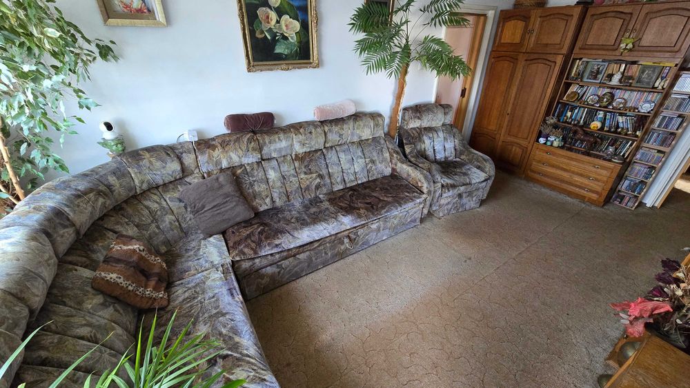 Mobilier sufragerie din lemn + colțar extensibil și fotoliu – Îngrijite, calitate deosebită!