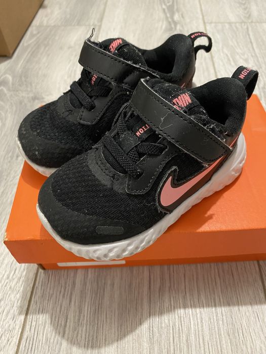 Кроссовки для девочки