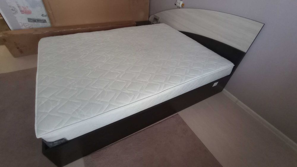 Легло с матрак 144/190. + нощно шкафче.