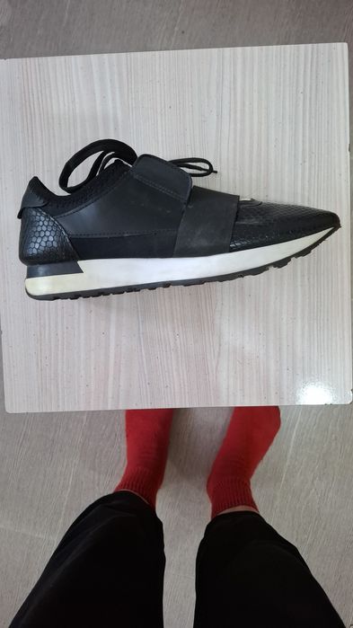 Продам кожаные кроссовки 38 размер