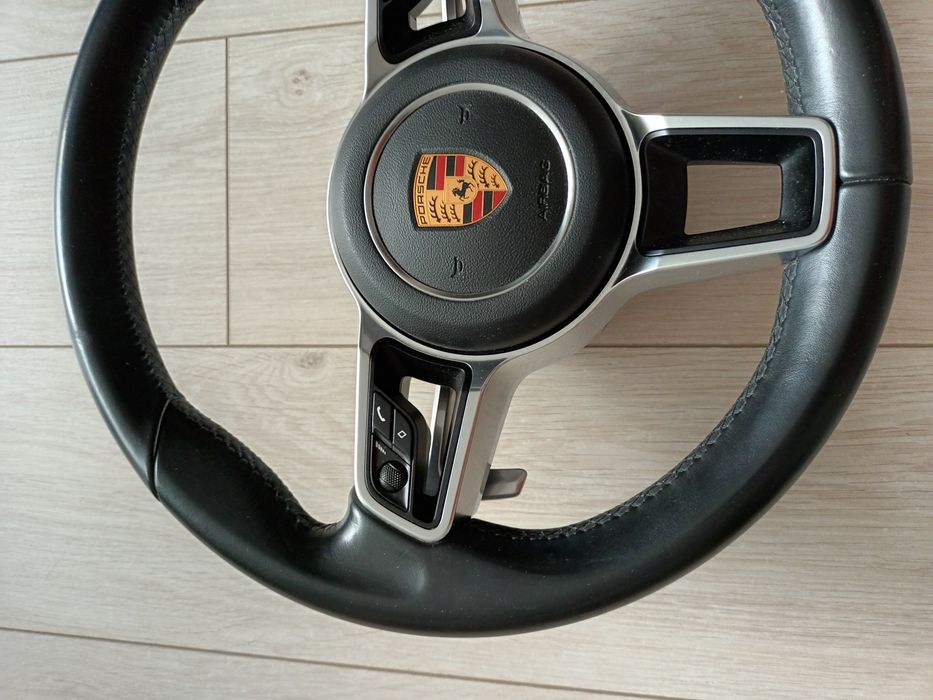 Volan și consolă Porsche