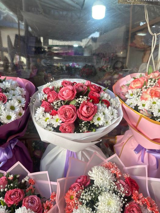 pion buket gullar dostavka pioniy roza