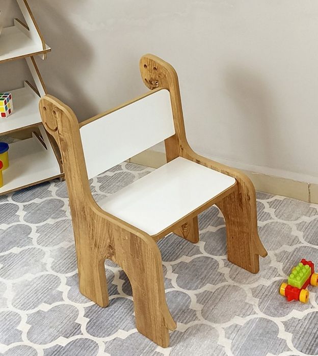 Детска маса с два стола