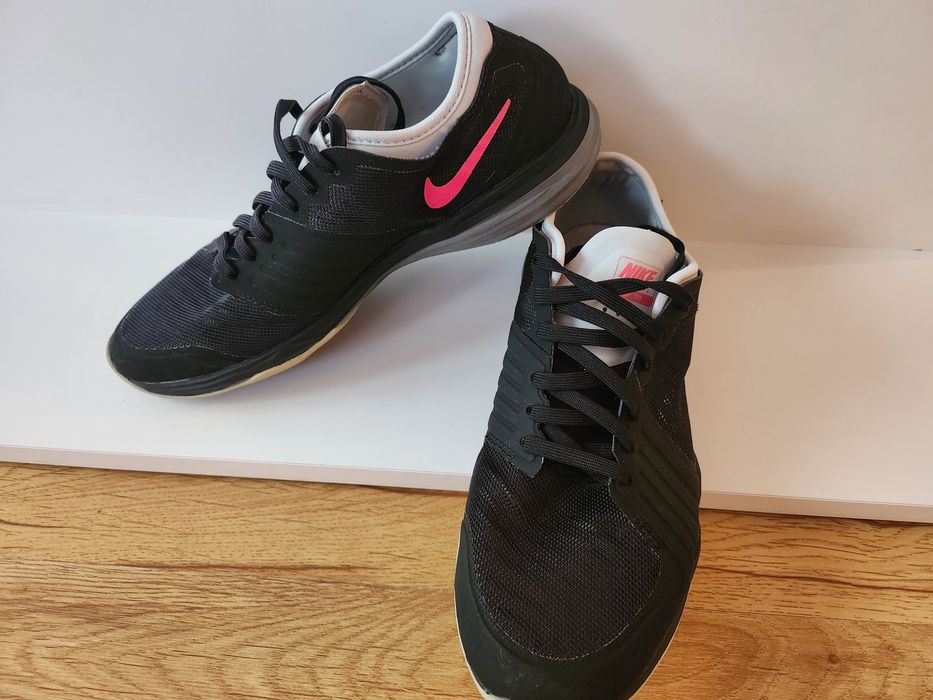 Маратонки Nike, Adidas, Reebok