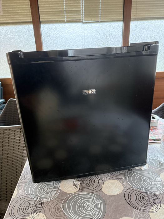 CHIQ мини хладилник