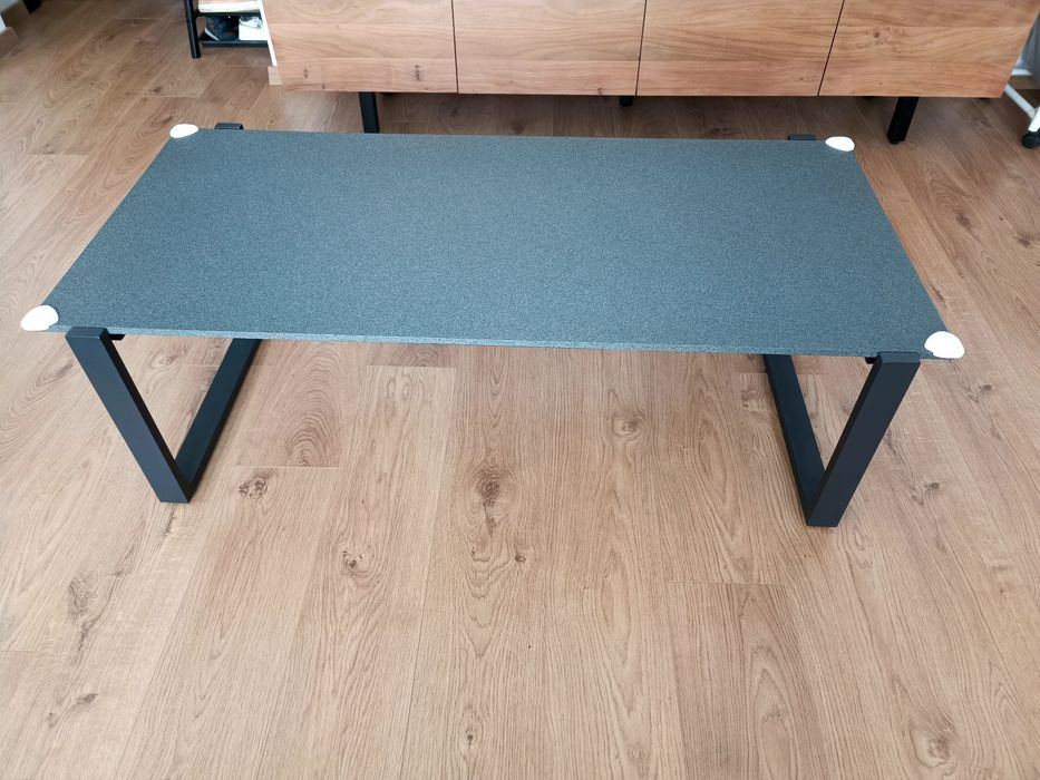 Супер здрава и запазена маса за вътрешно и външно ползване