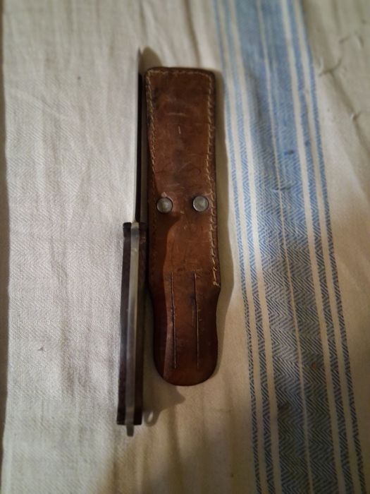 Продавам наж голям