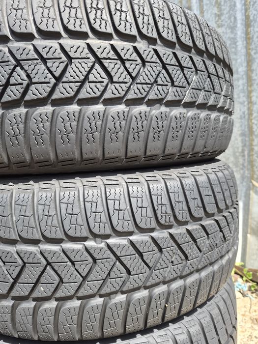 4бр. 215 55 16 Pirelli зимни.