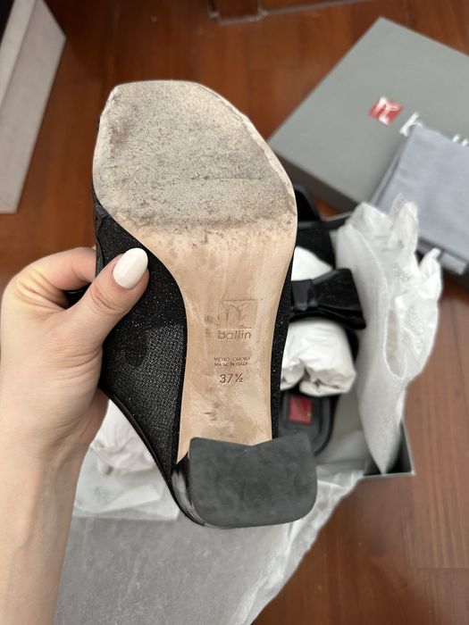 Блестящие босоножки женские