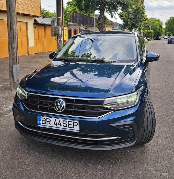 VOLKSWAGEN Tiguan