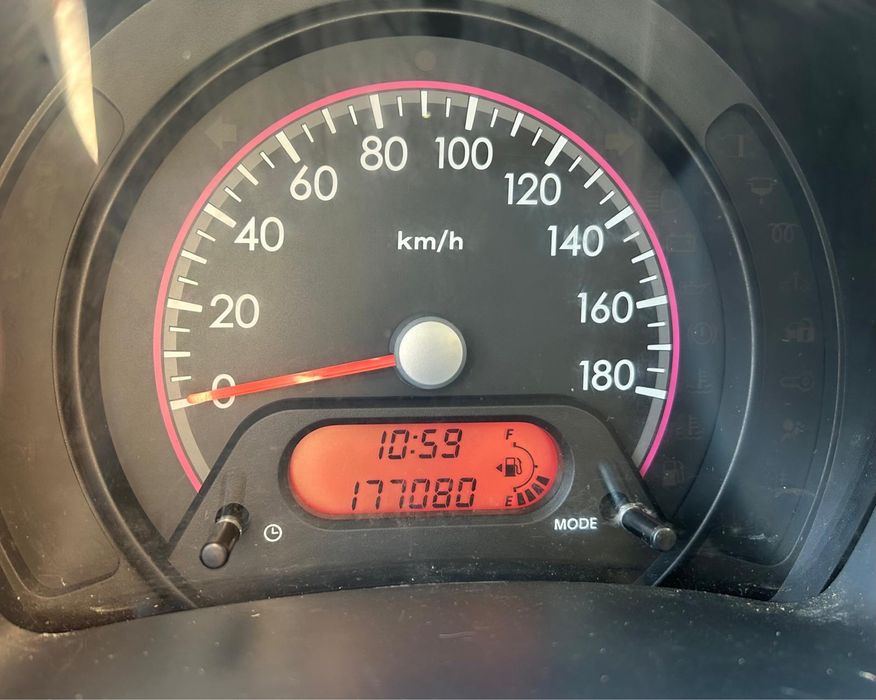 Vând Nissan pixo