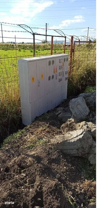 Teren intravilan-cu ceas de curent-380W,apa,canalizare,gaz.