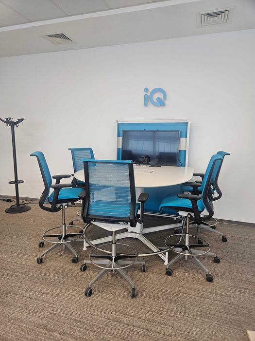 Стол для переговоров с 5 стульями