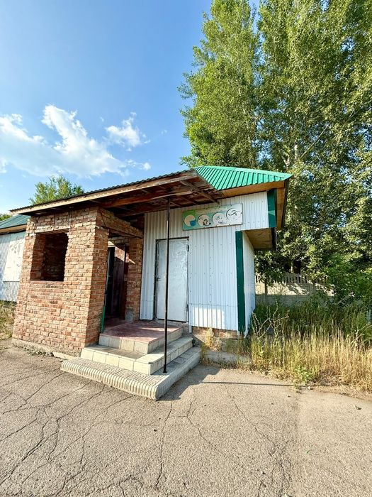 В продаже два магазина в Тарханке