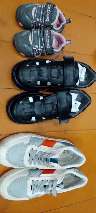 Продам детскую обувь