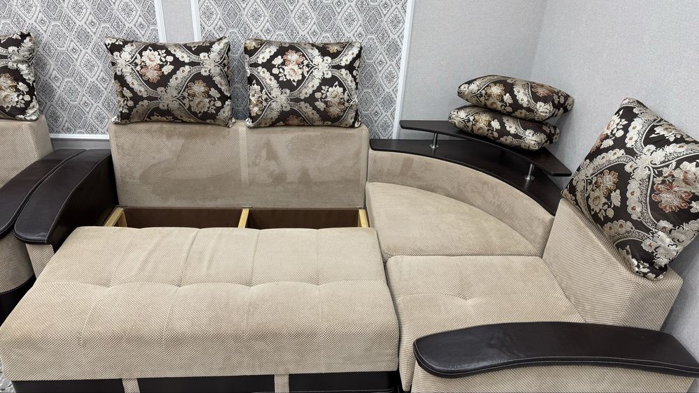 Продам Угловой Диван и Кресло