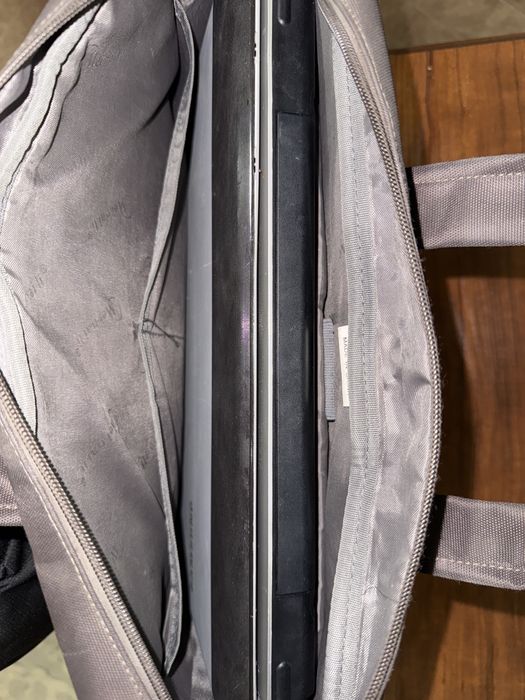 Продаю ноутбук за копейки,проблема лишь в гнезде зарядки