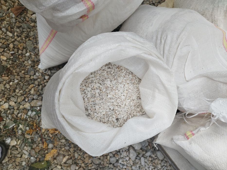 Vând praf de marmura SI piatra de marmura