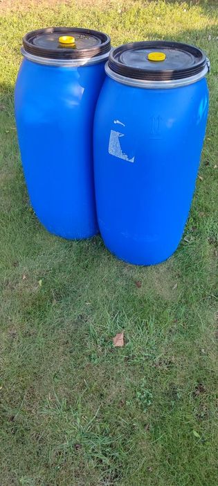 Бидони с две капачки  и бидони с обръч 220л.