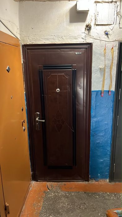 Продам входную дверь