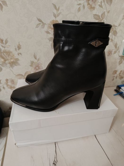 Продам ботинки женские