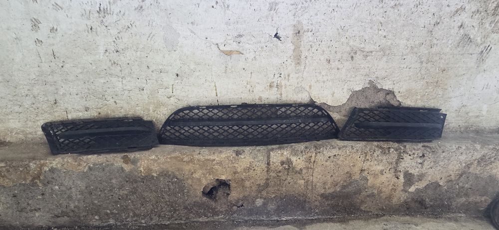 Комплект бъбреци и решетки за е90 320д