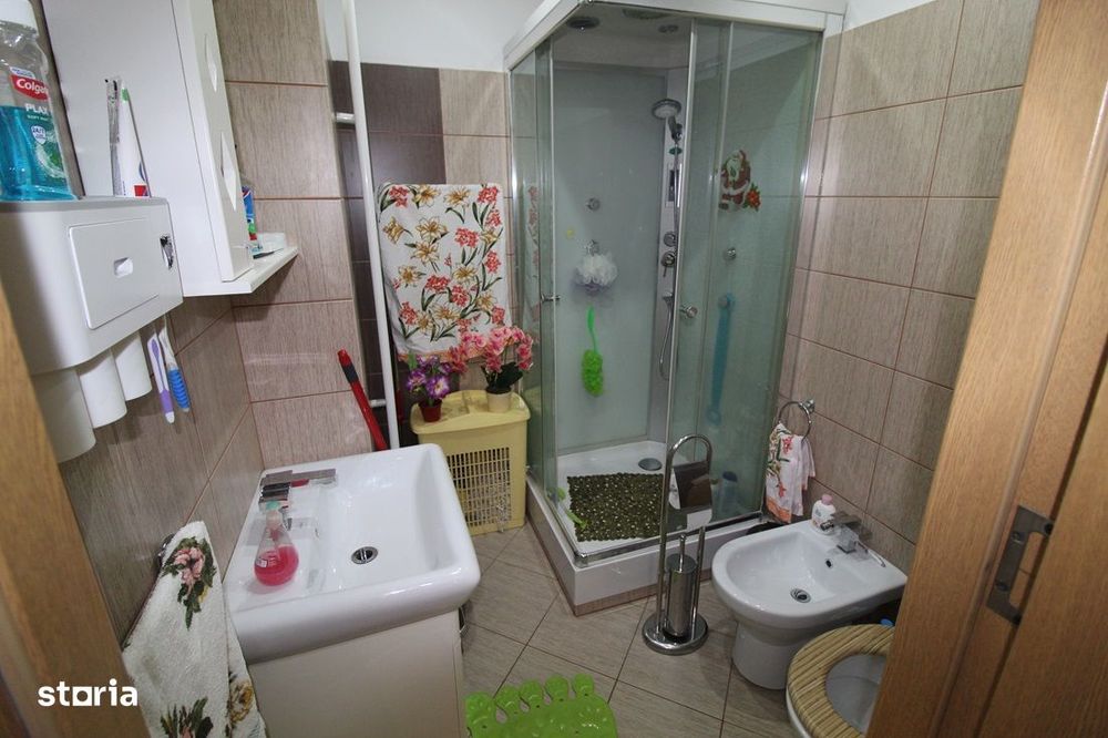 Vând apartament 2 camere în Hunedoara, zona Micro4-Stadion, 46mp