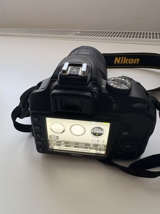 Vand Nikon D3400 plus 2 obiective