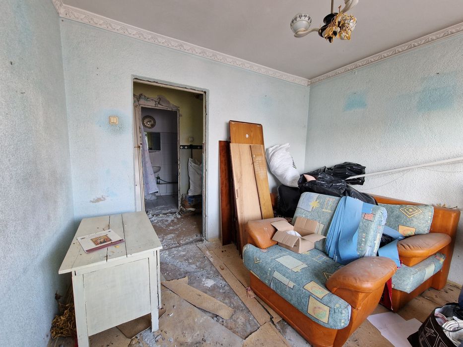 Donez lemne de foc: mobila, usi si tot ce se vede in poze