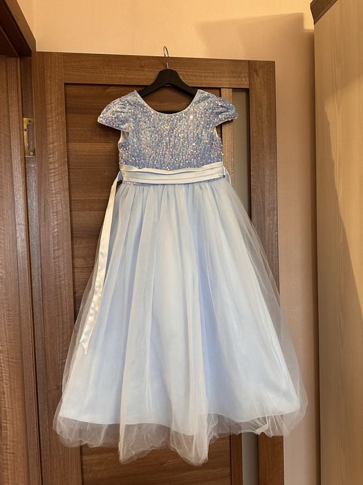 Нарядное платье для девочки 146-152