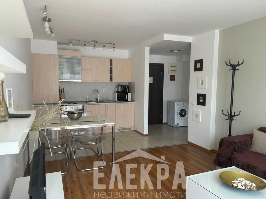 Двустаен , панорамен апартамент на метри от плажа в гр.Бяла