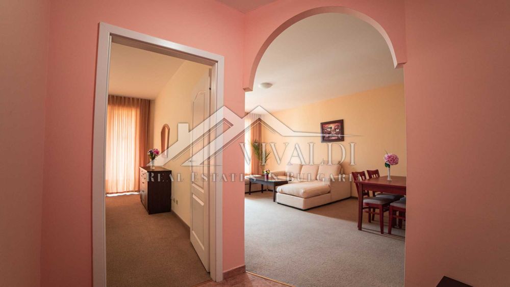 Двустаен просторен апартамент в Златни Пясъци, Варна