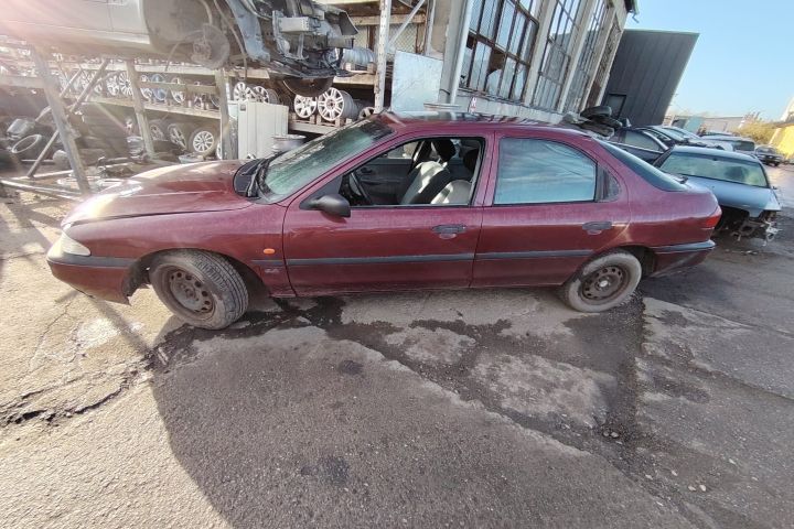 Lampa semnalizare pe aripa fata dreapta Ford Mondeo 1992