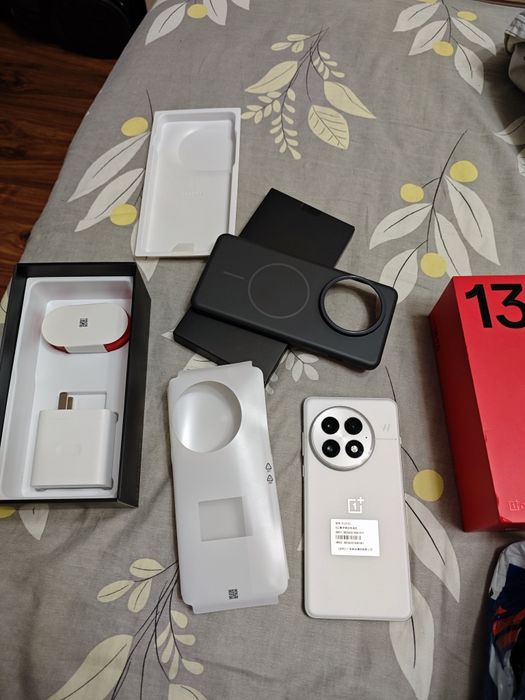 Продам OnePlus 13 12/256