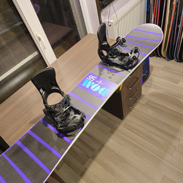 Placa snowboard Burton Dom 156 cu legaruri Burton Freestyle M