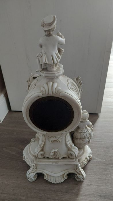 Vând ceas alb din marmura, cod 10377