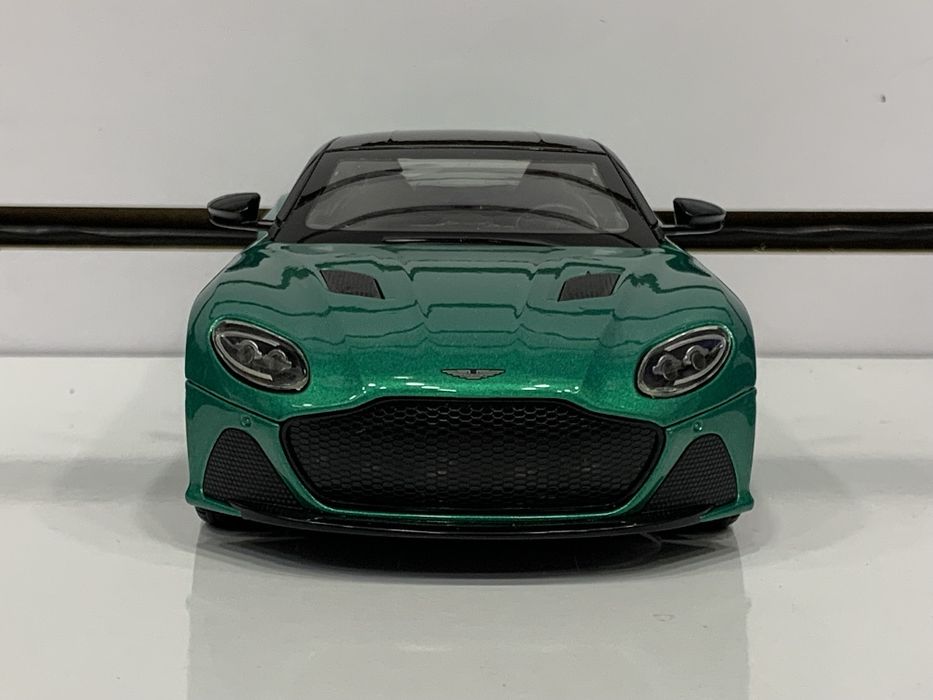 Modelka Aston Martin DBS Superleggera 1:24
