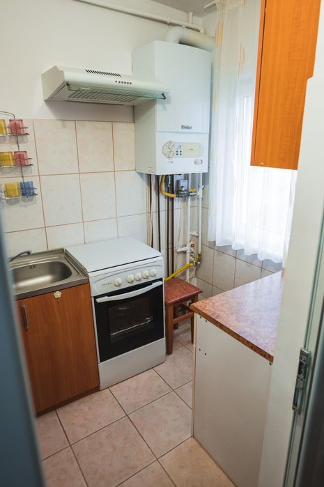 Garsonieră 24 mp | Mobilată | Etaj 2/4 | 10 min de Coresi | Centrală proprie