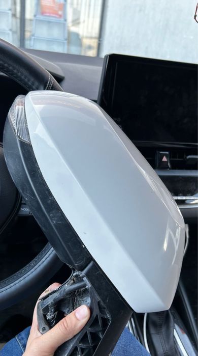 Правое зеркало Toyota Corolla