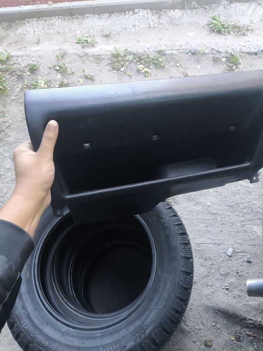 Продам нижний бардачок гольф 3