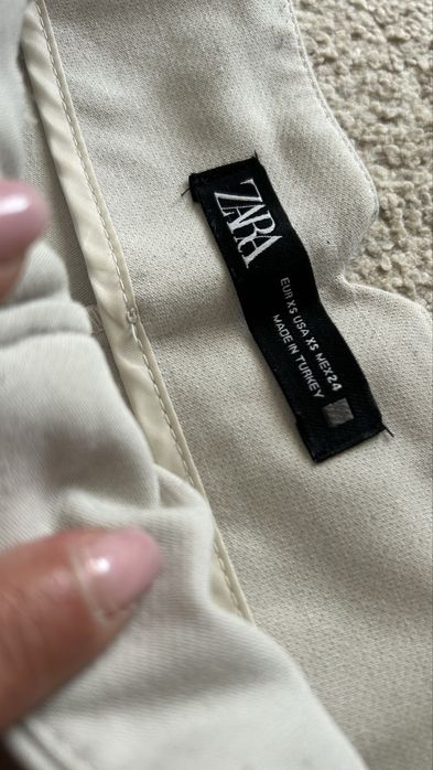 Pantaloni zara crem